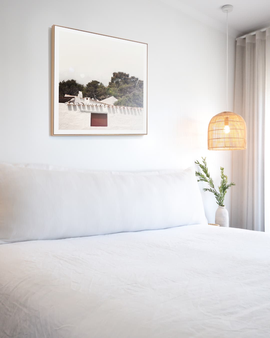 White bedhead cushion.